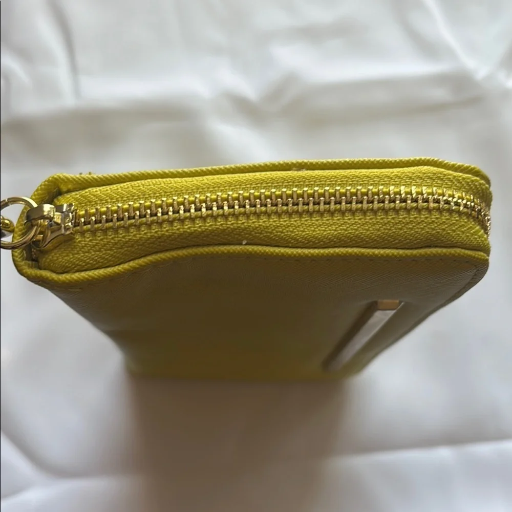 Steve Madden Bzippy Zip Around Wallet – NWT (Flawed)